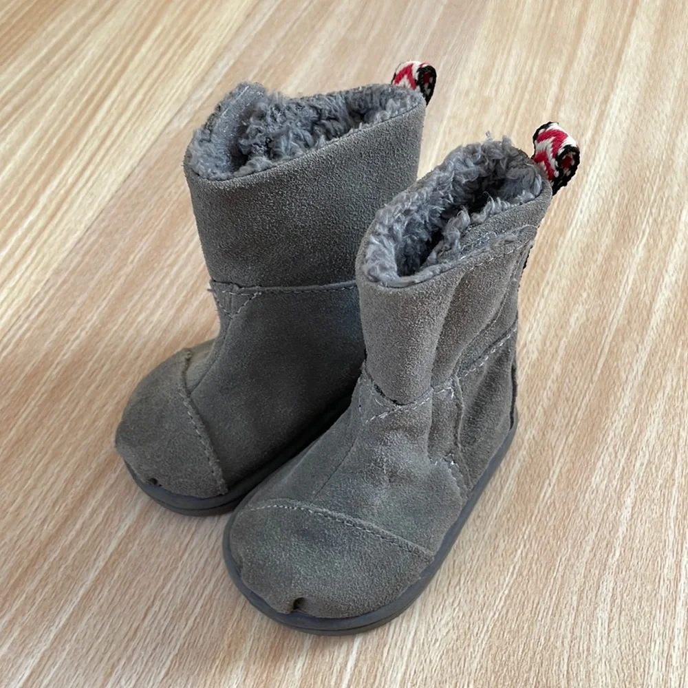 TOMS boots